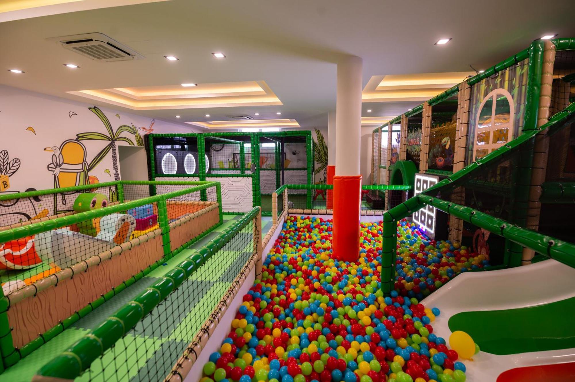 Hotel Nest Биелина Екстериор снимка