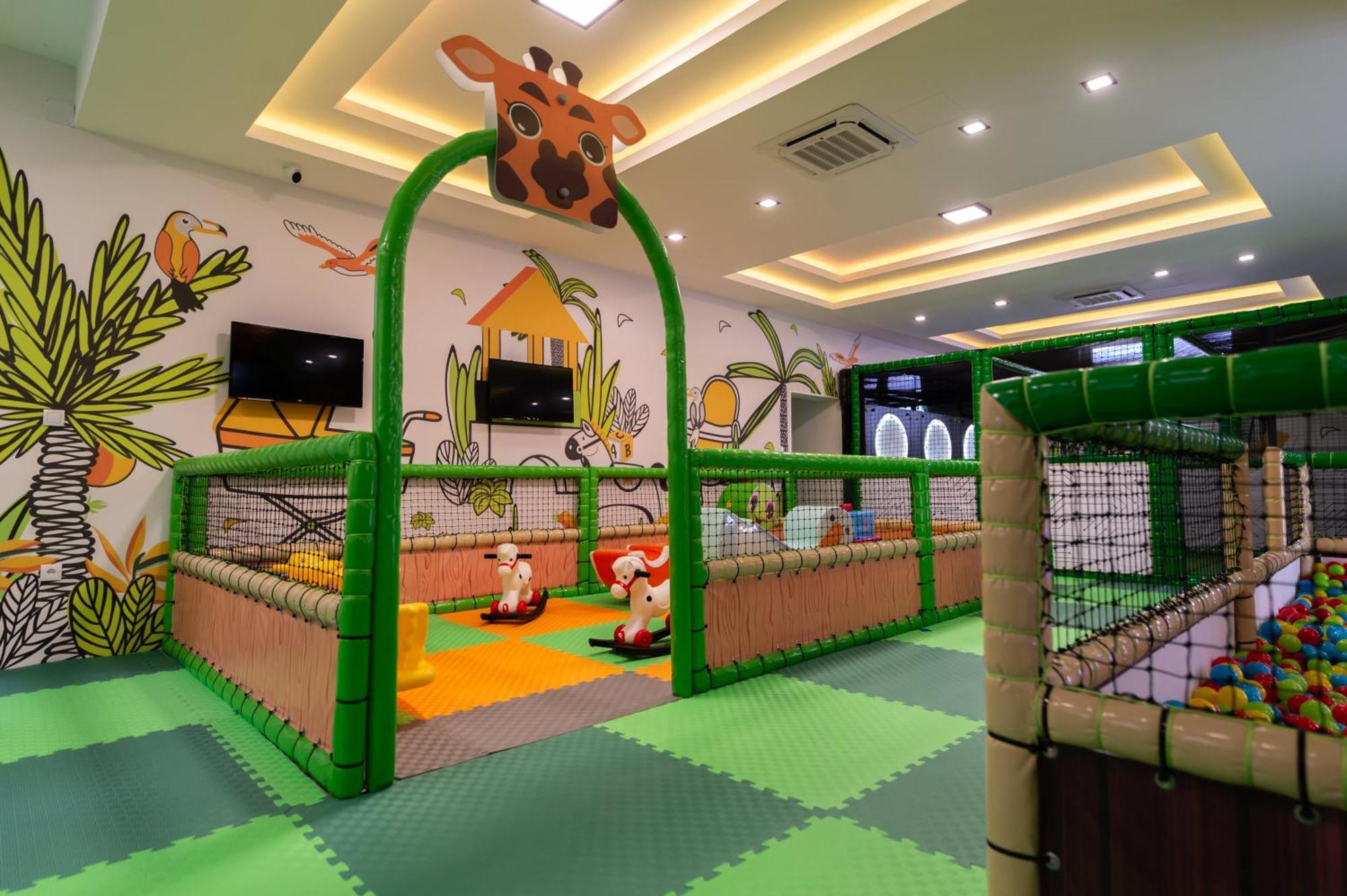 Hotel Nest Биелина Екстериор снимка