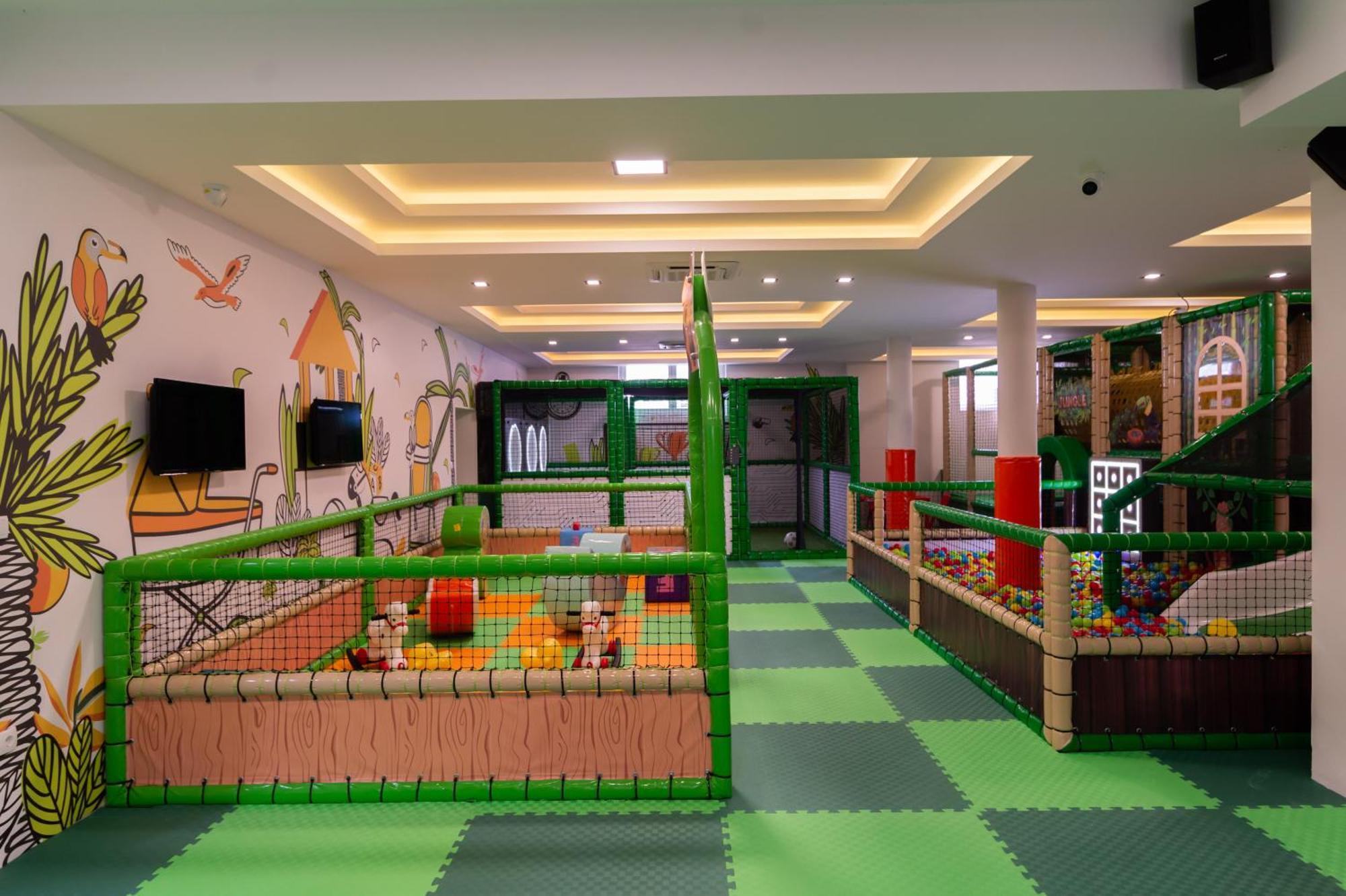 Hotel Nest Биелина Екстериор снимка