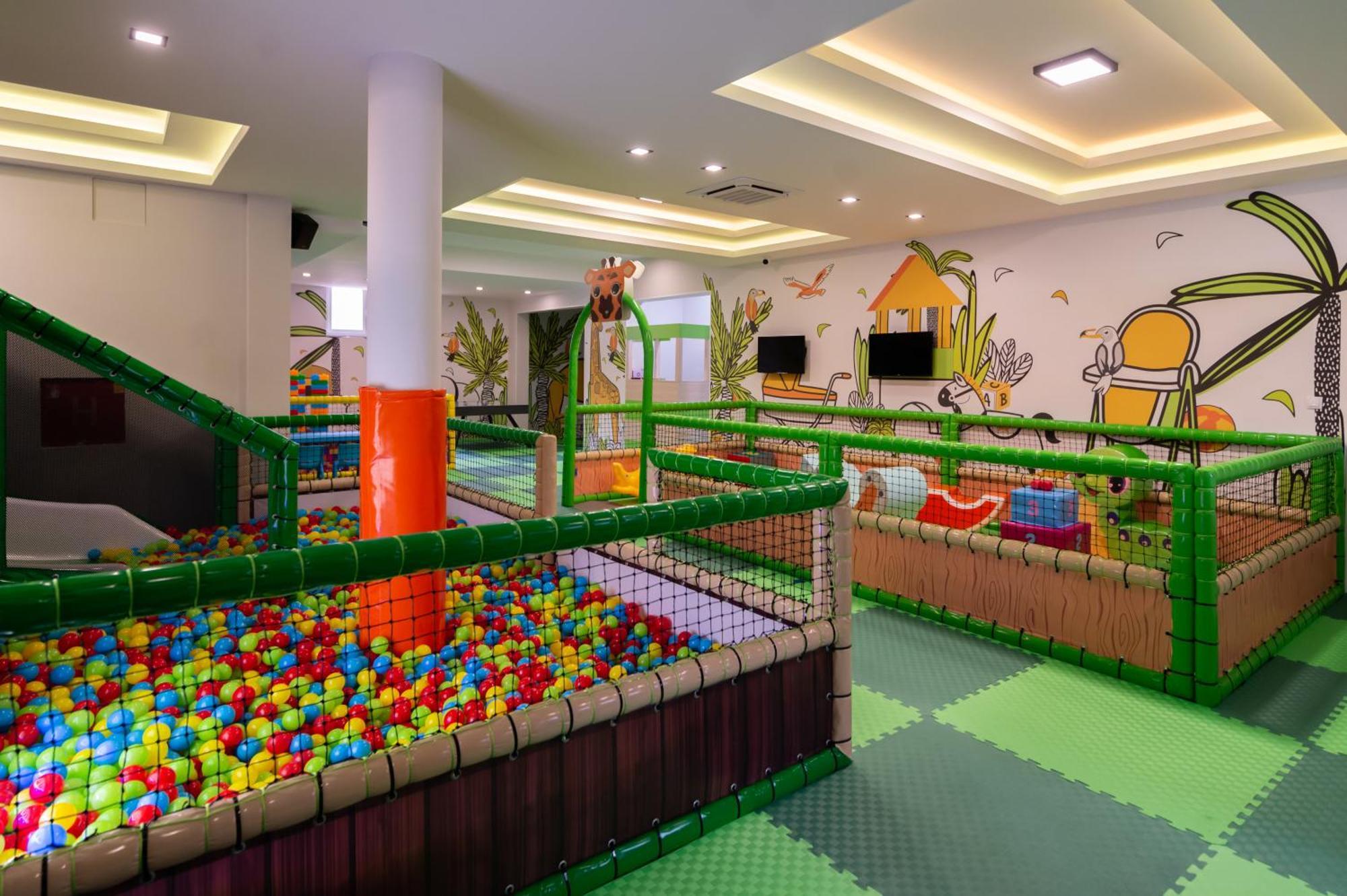 Hotel Nest Биелина Екстериор снимка