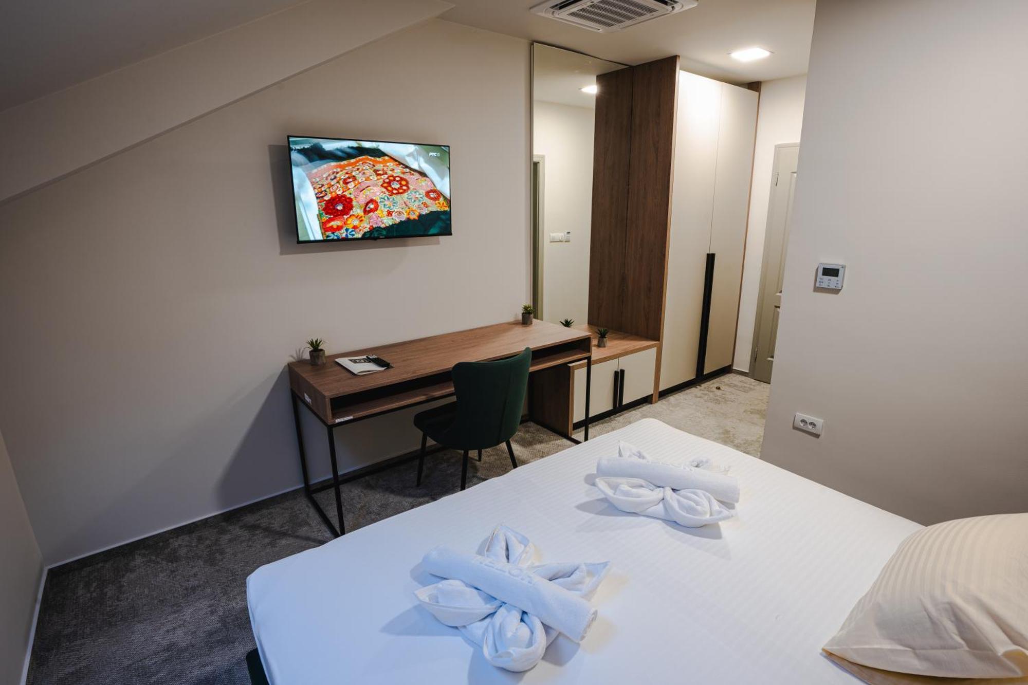 Hotel Nest Биелина Екстериор снимка